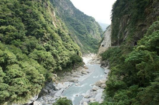 高山深涧