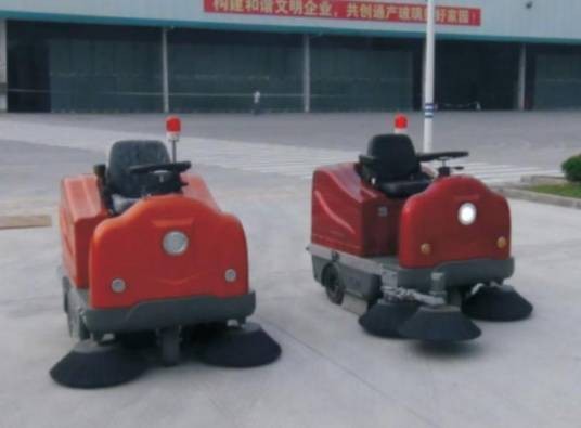 大型扫地车