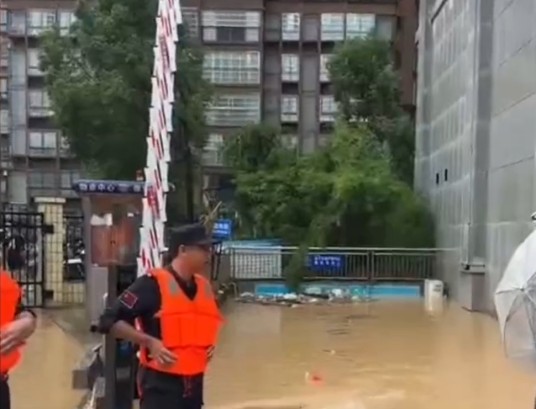 6·19龙山被淹业主移车失联事件