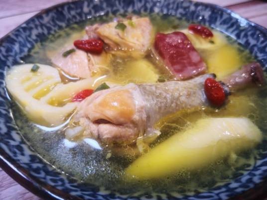 竹笋炖鸡汤