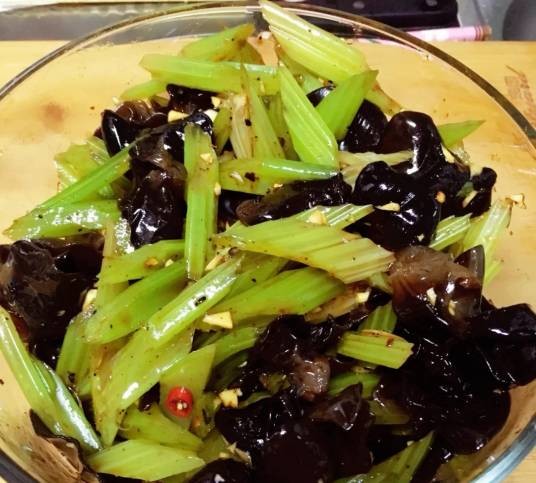 拌芹菜