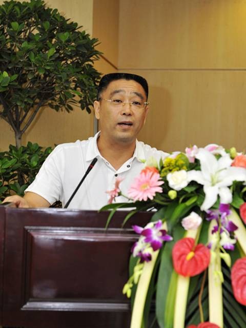 杨铿（中国蓝光投资控股集团创始人、原董事长）