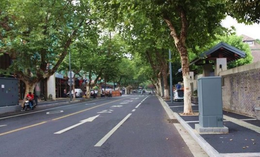 江苏路（上海市跨长宁、静安两区的城市干道）