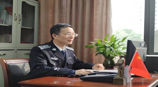 刘小荣(江西警察学院治安管理系党总支书记)