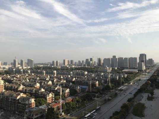关山大道（武汉市一条道路名称）