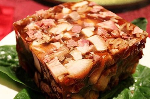 猪头焖子（以猪头肉、干豆腐为主料的菜品）