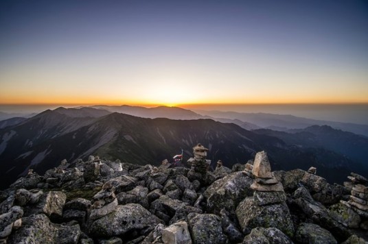 鳌山（陕西省宝鸡市太白县的秦岭主脉西段重要山峰）