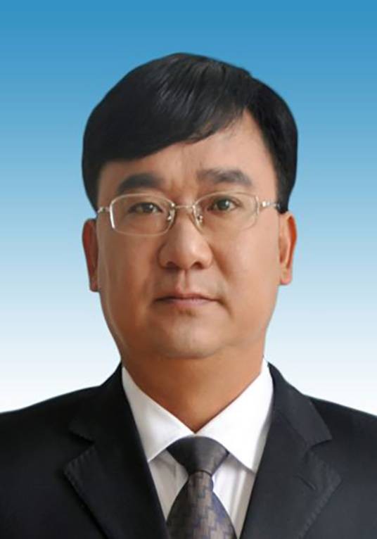 吴世雄（云南省委统战部分管日常工作的副部长（正厅长级），省民族宗教事务委员会主任、党组书记）