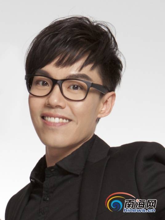何奕（中国内地男歌手、音乐人，海政歌舞团歌唱演员，北京演艺学院声乐老师）