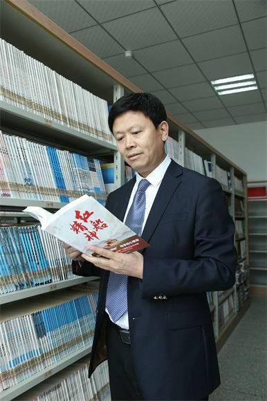 唐渊（巴中市西华师范大学附属巴中实验中学校长）