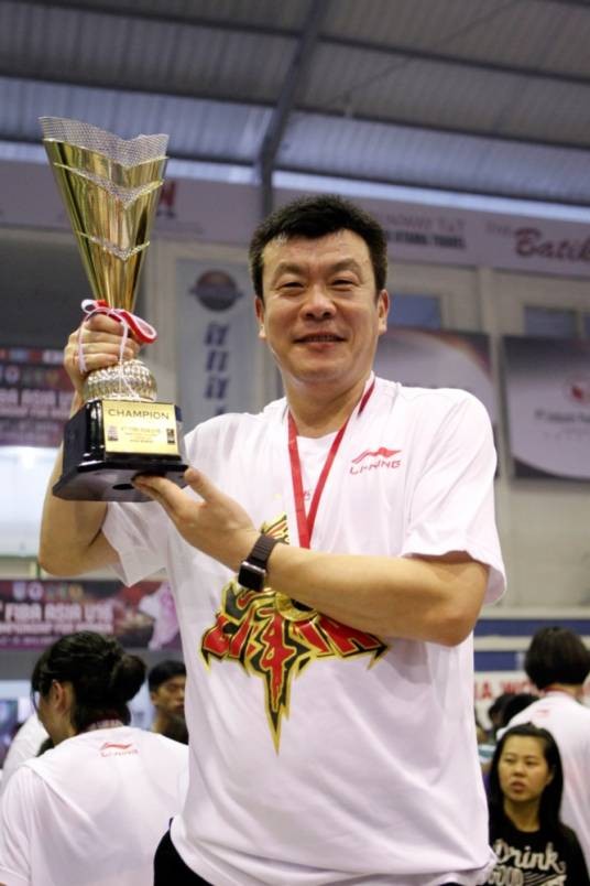 李建新（U16国家女篮主帅）
