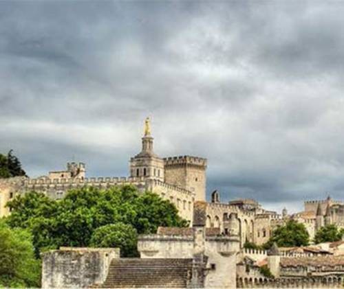教皇新堡