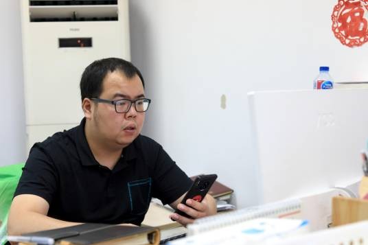 李阳阳（上海市杨浦区大桥街道月坊居民区书记）