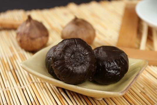 黑蒜（大蒜经发酵制成的食品）