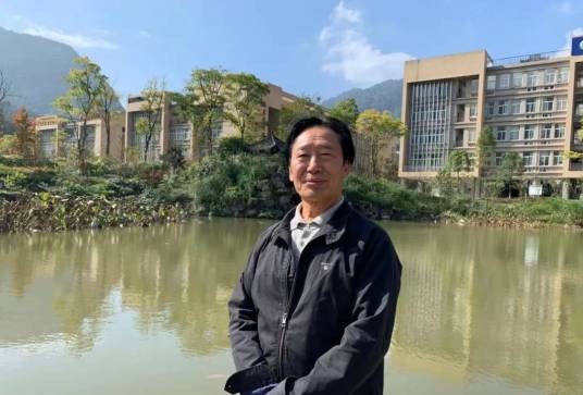 陈兴龙（阿坝师范高等专科学校副校长）