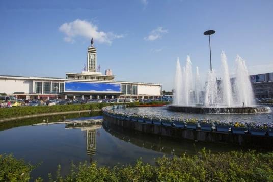 长沙站（中国湖南省长沙市芙蓉区境内铁路车站）