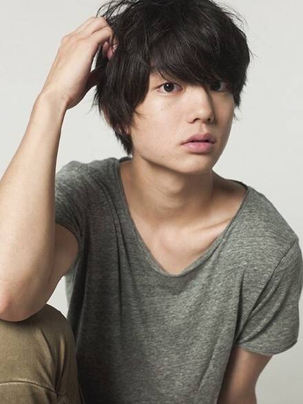 伊藤健太郎(日本男演员、模特)
