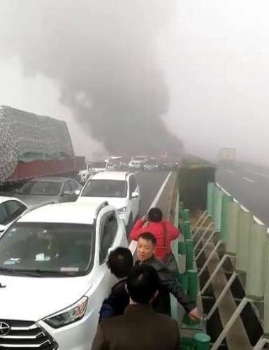 11·15滁新高速车辆相撞事故