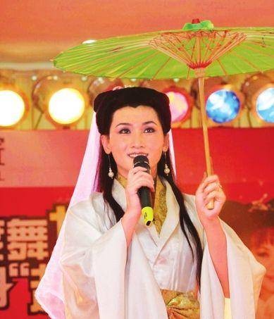 张磊(反串艺人、男版白娘子)