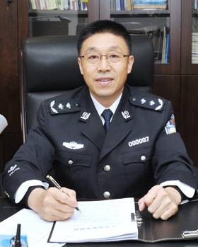 郭永华(上海市公安局副局长兼警务航空队队长)