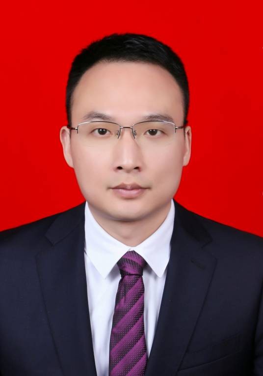 万东（湖南省高速公路集团有限公司党委副书记、工会主席）