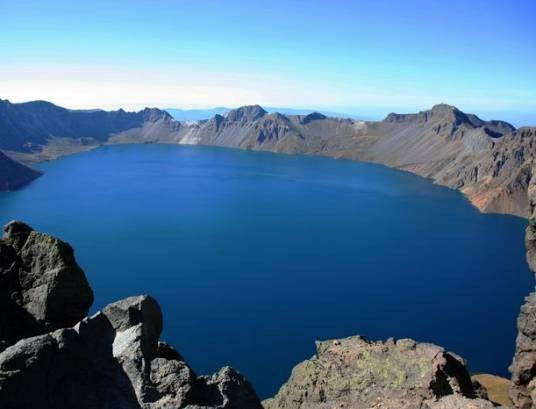 天池（吉林省长白山火山口湖）