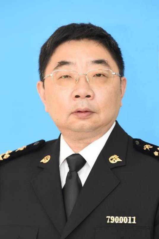 龙泉（中华人民共和国成都海关原党组成员、副关长）
