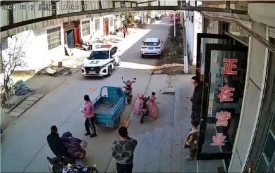 2·13临沂警车进村喇叭喊话事件