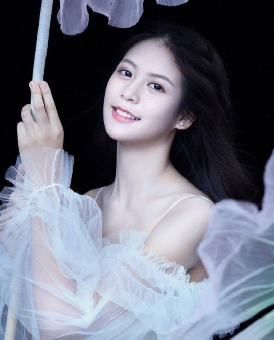 刘莳(翁虹和刘冠廷的女儿)