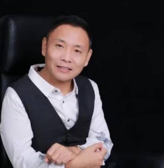 爱上一个不该爱的人(祁隆创作并演唱的经典伤感歌曲)