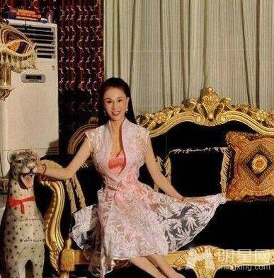 汤玲玲(中国模特,济南齐鲁模特队首批成员)
